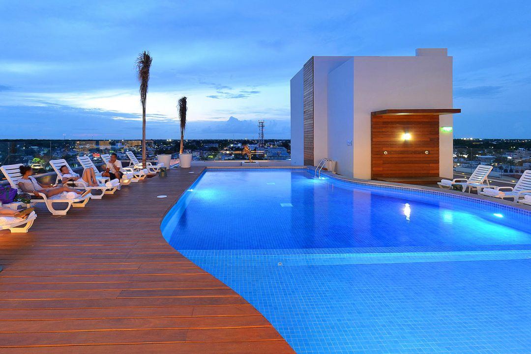 Fiesta-Inn-chetumal-piscina Paraiso Tours  AventuraInterminable
